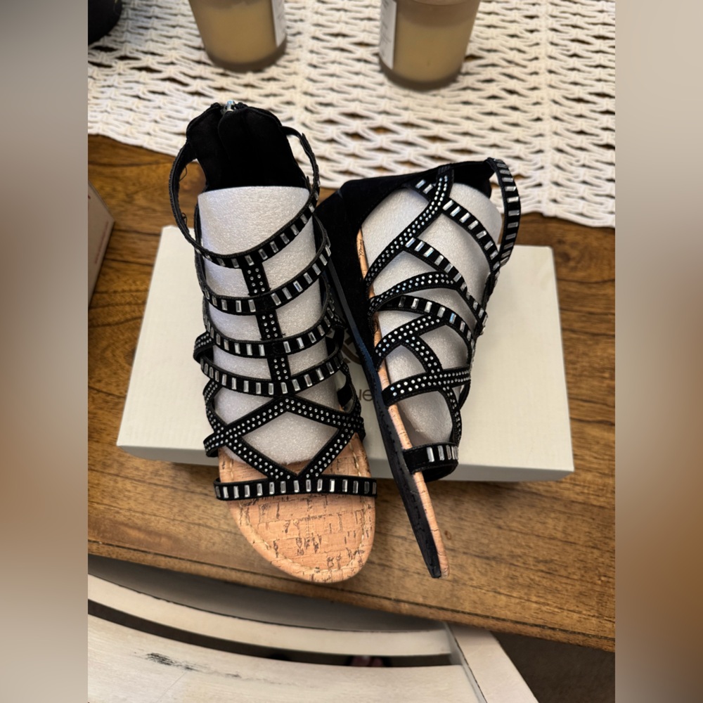 Daisy Fuentes GIA Black Sandal - Picture 2 of 4